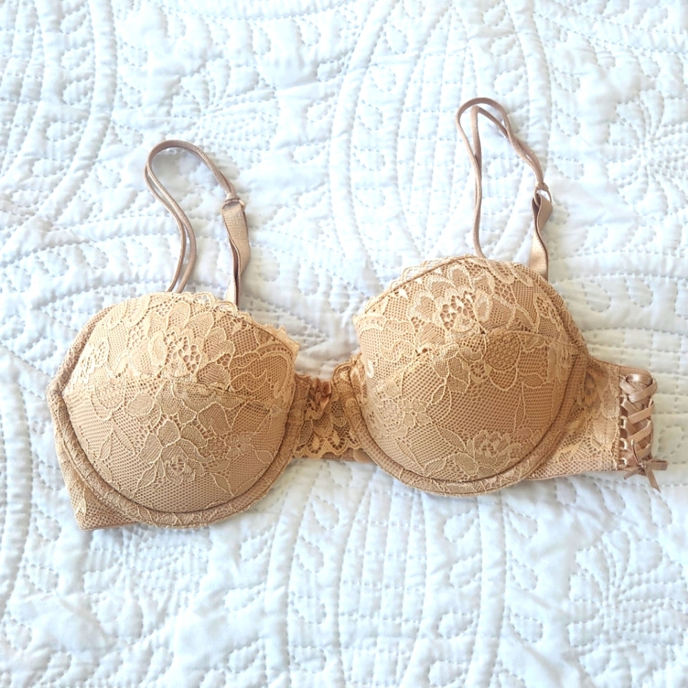 NWOT Lace Nude Pushup Bra